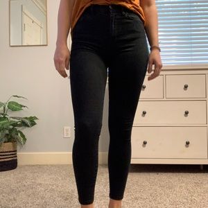 BDG high rise twig skinny jeans. Size 25W 26 L.